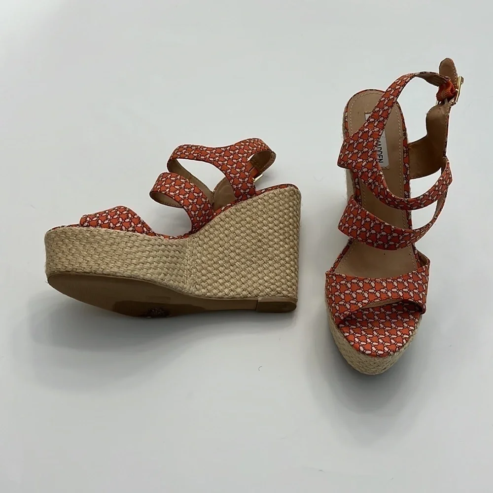 STEVE Maden Jenny wedge shoe size 10 butterfly fabric 5” high